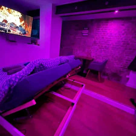 Nuit Magique Jacuzzi, Terrasse & Lit Motorise - 008 Lejlighed *