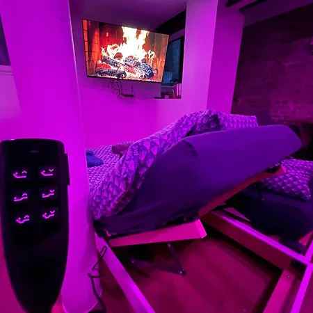 Nuit Magique Jacuzzi, Terrasse & Lit Motorise - 008 Lejlighed *