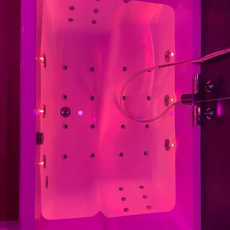 Nuit Magique Jacuzzi, Terrasse&lit Motorisé - 008 * Ruan