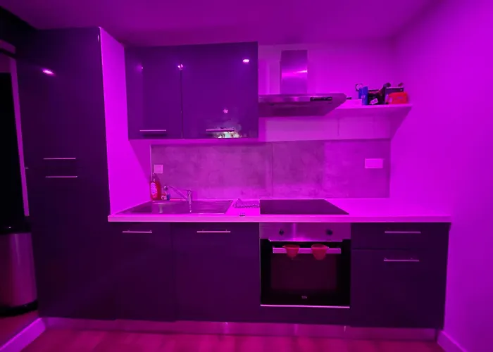 Apartman Nuit Magique Jacuzzi, Terrasse & Lit Motorise - 008