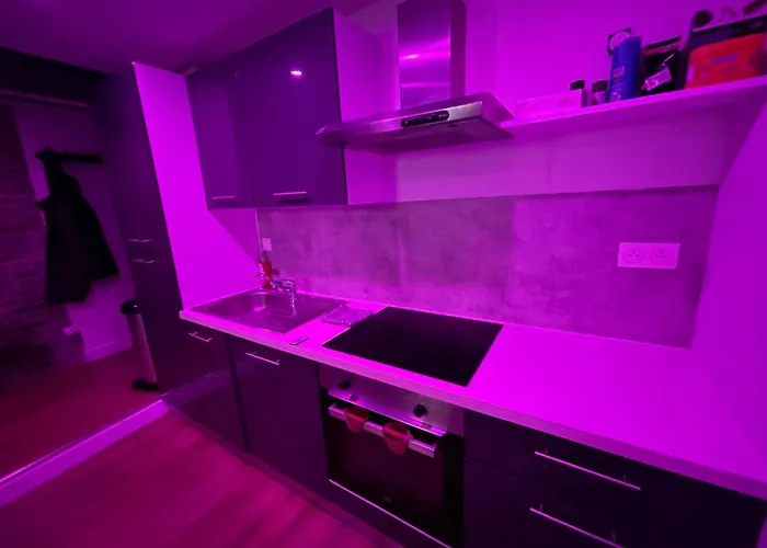 Apartman Nuit Magique Jacuzzi, Terrasse & Lit Motorise - 008