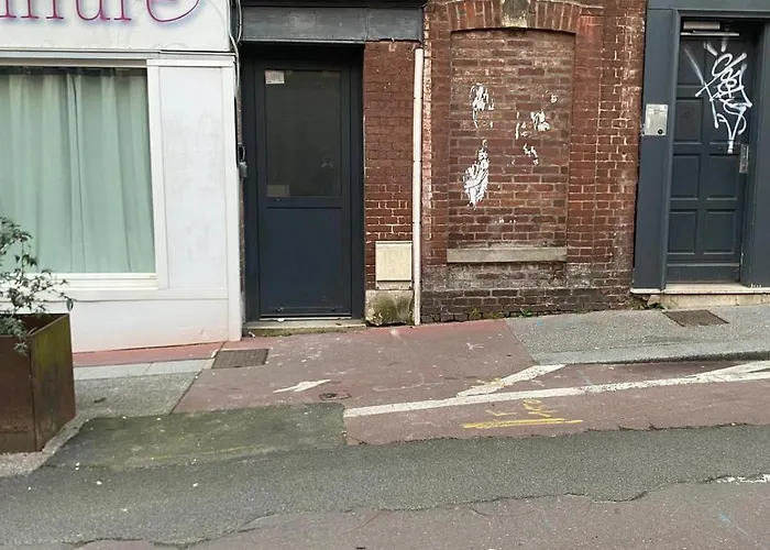 Nuit Magique Jacuzzi, Terrasse & Lit Motorise - 008